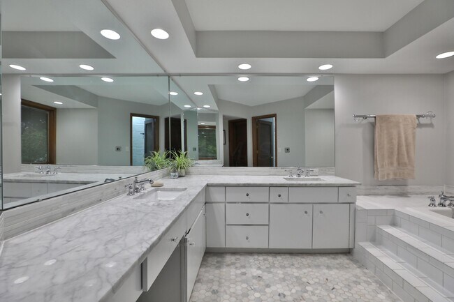 Building Photo - 668 Eagle Ridge
