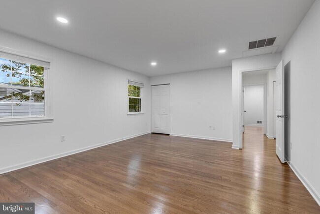 Building Photo - 1402 Mullins St