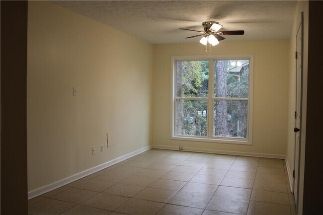 Building Photo - 135 Omega Dr