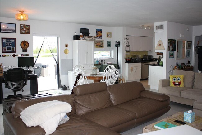 Building Photo - 1701 Sunset Harbour Dr