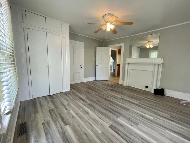 Building Photo - One of a Kind 3 bedroom, 2 bathroom Historic Home in Greensboro!