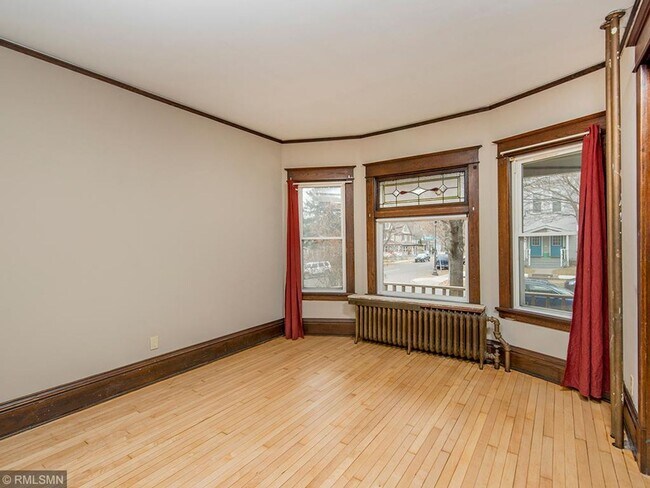 Building Photo - 627 N Mendota St