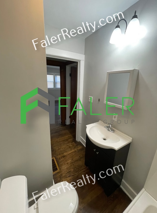 Building Photo - Spacious 2-bedroom Home w/ Detached Garage