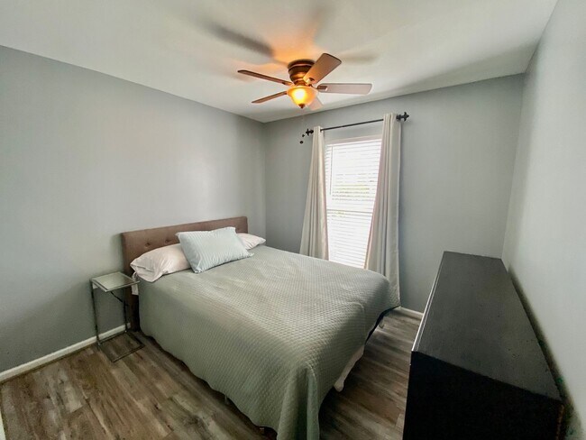 Building Photo - West AVL - Spacious Home in Scenic Bluff S...