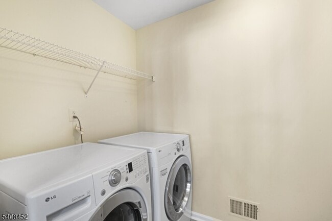 Building Photo - 12 Woodmont Dr