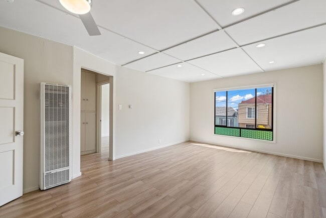 Building Photo - Cute, Comfortable and Convenient Apartment...