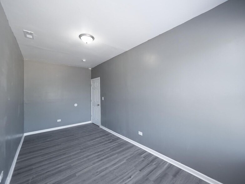 Building Photo - 346 N Laramie Ave