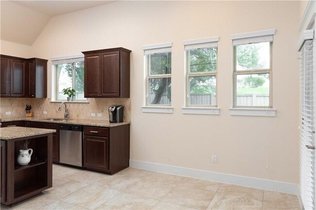 Building Photo - Pristine gated community single story home...