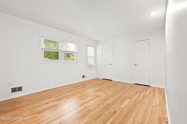 Building Photo - 1802 Holbrook St