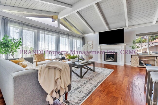 Building Photo - San Rafael View Home with Modern Upgrades!