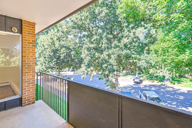 Building Photo - 620 Mathews St