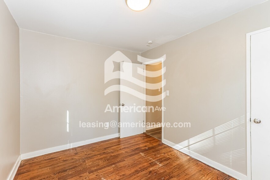 Building Photo - 661 Lorraine Dr