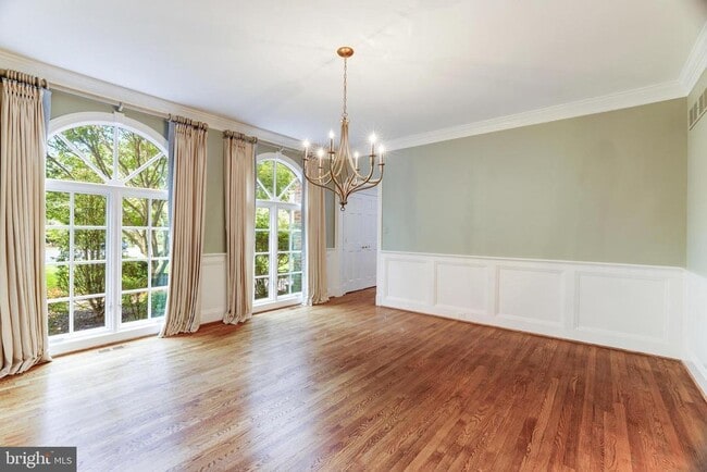 Building Photo - 8001 Greenwich Woods Dr