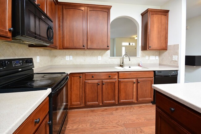 Building Photo - Townhome in Quiet Neighborhood