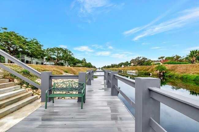 Building Photo - 2860 SW 22nd Ave