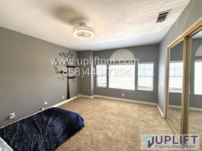 Building Photo - Gated Community Canyon Lake - Large 3 bedr...
