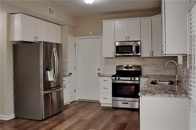 Building Photo - 5855 Shadewater Dr
