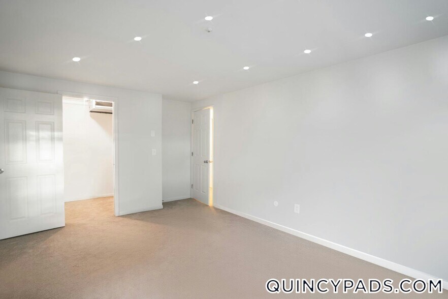 Building Photo - 59 Presidential Dr