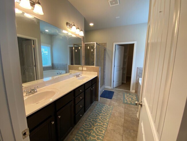 Building Photo - 4 bed, 3 bath home in Hawthorn Ridge is Av...
