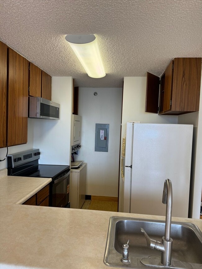 Building Photo - 2040 Nuuanu Ave