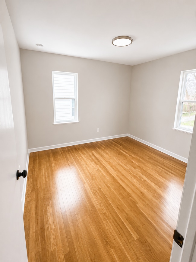 Building Photo - Newly Rehabbed 3-Bedroom Home with Modern Finishes & Fenced Backyard