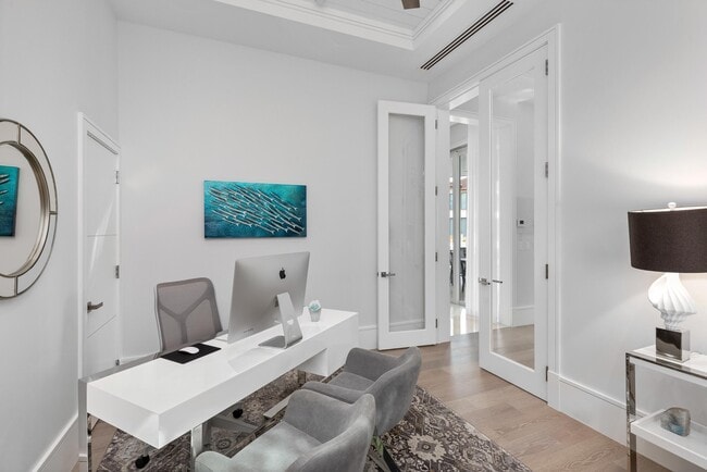 Building Photo - 863 Enfield St