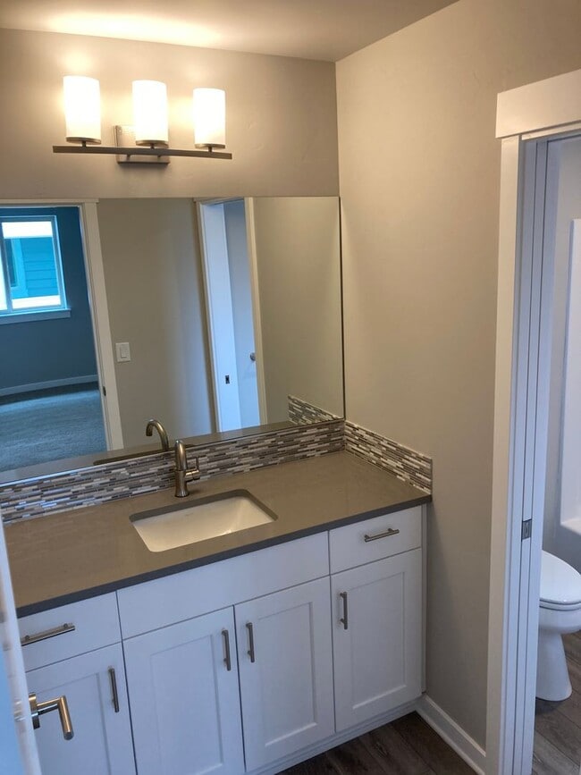 Building Photo - Beautiful home with great community amenities in Redmond!  A/C!