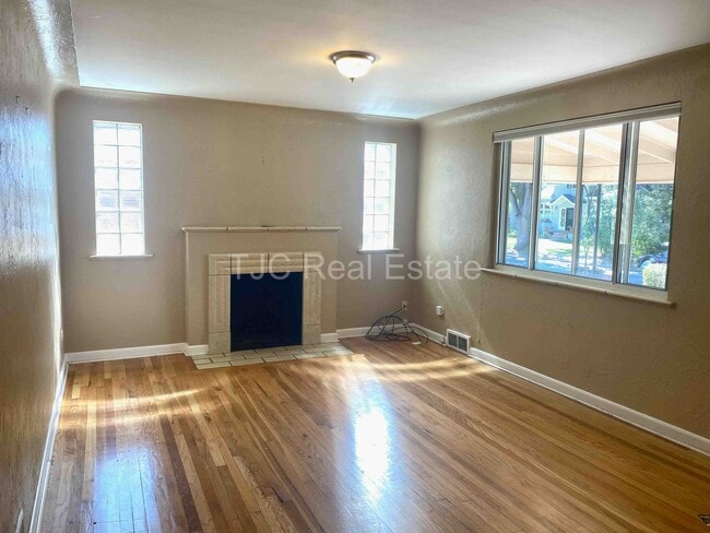 Building Photo - Central Park Home For Rent!