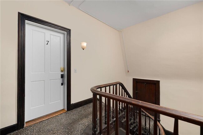 Building Photo - 67 Perry St