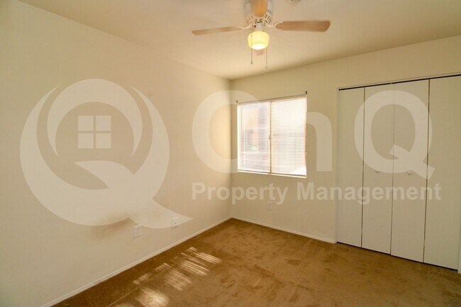 Building Photo - 1810 E Blacklidge Dr