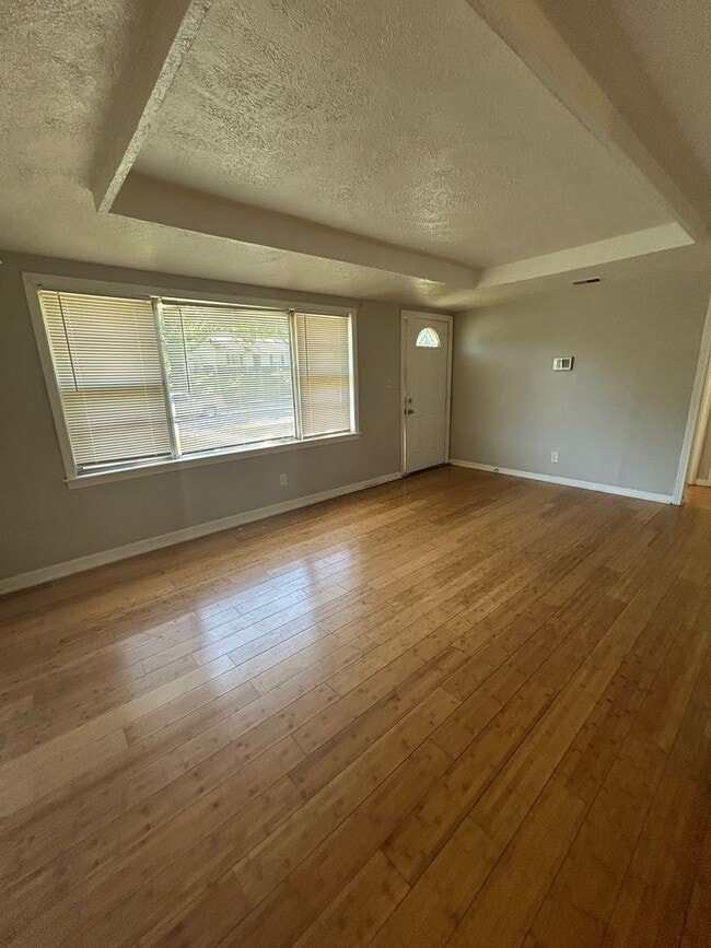Building Photo - Coming Soon! Cozy 2-Bedroom Gem | $1,049/m...
