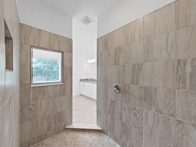 Building Photo - 3816 W North A St