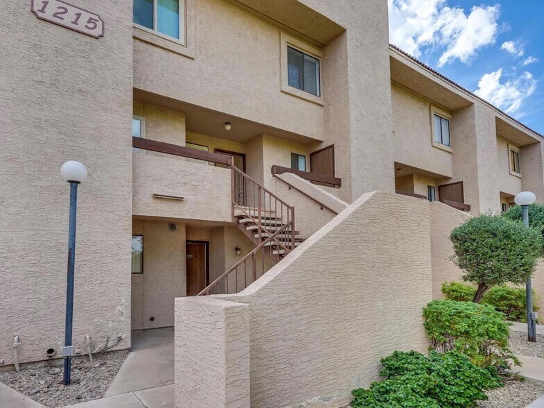 Building Photo - 1215 E Lemon St