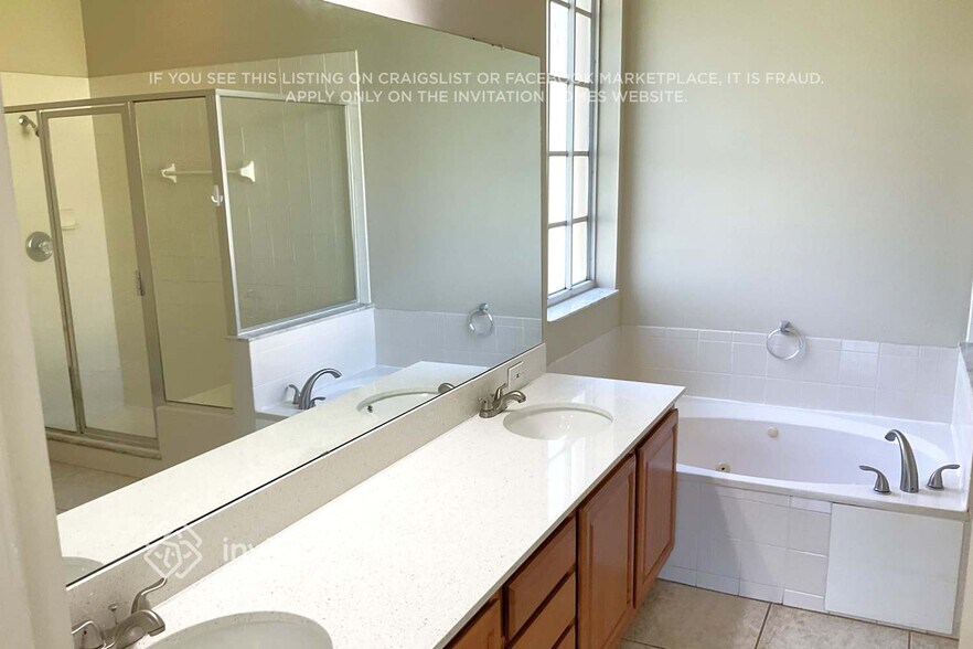 Building Photo - 1543 Sun Meadow Dr