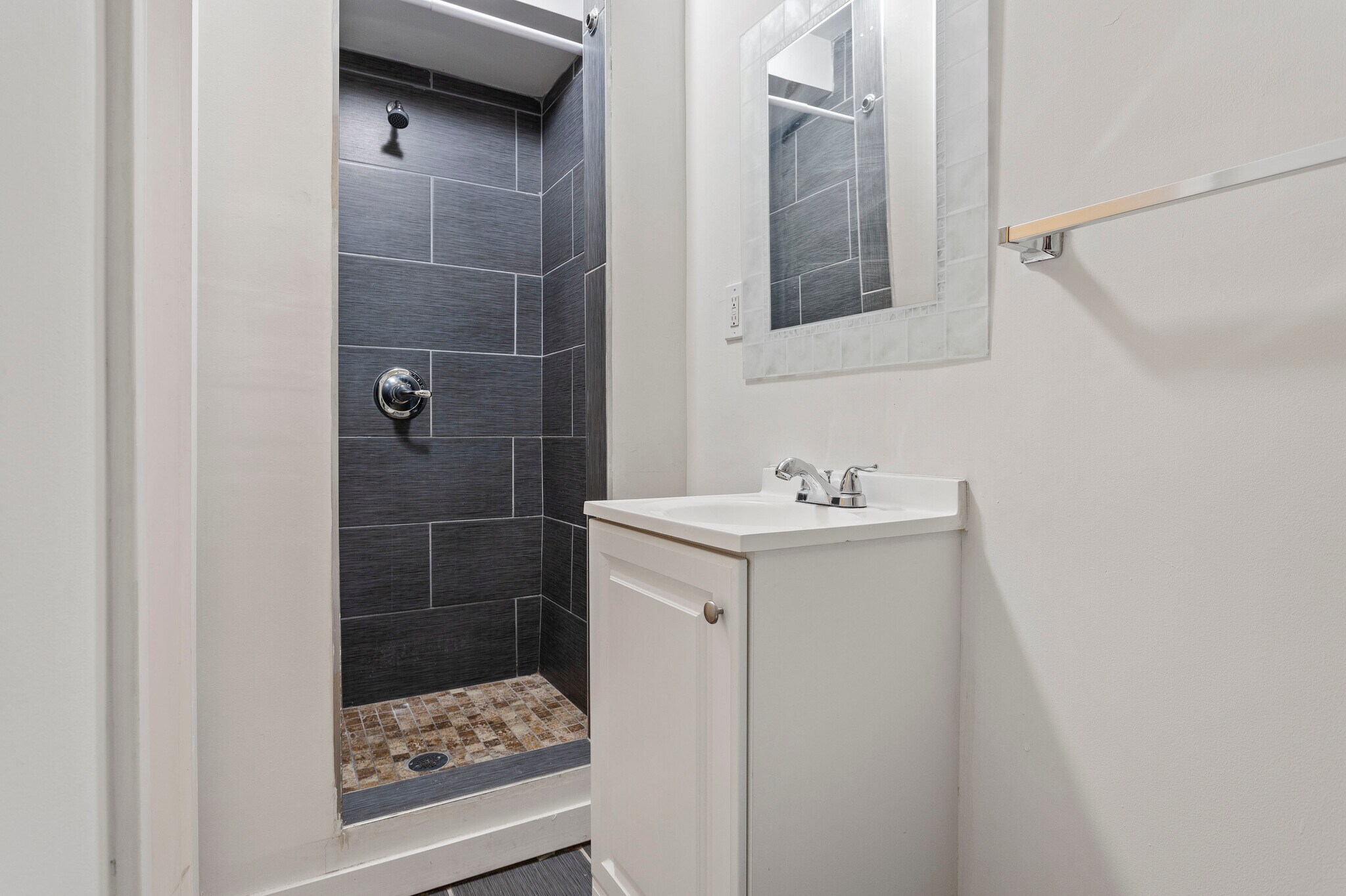 Building Photo - 526 S 13th St