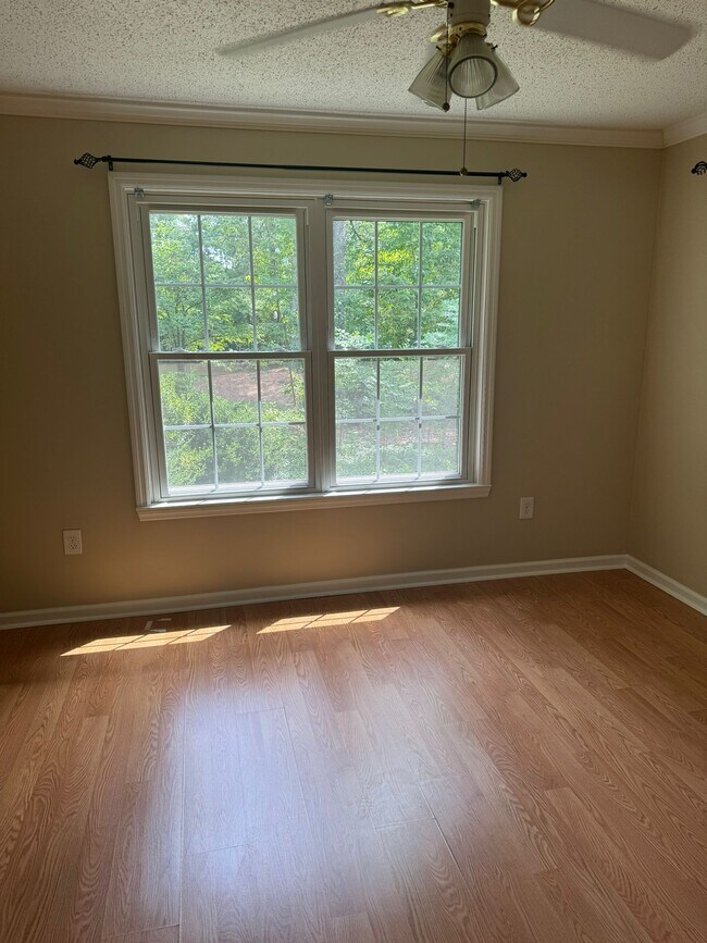 Building Photo - 7024 Somerset Cir