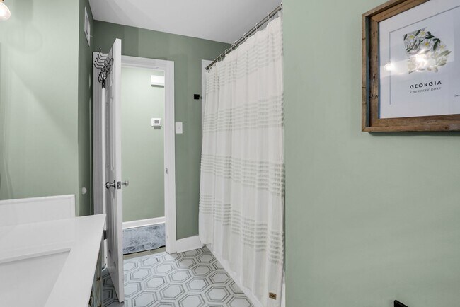 Building Photo - 9 Hillyer Dr