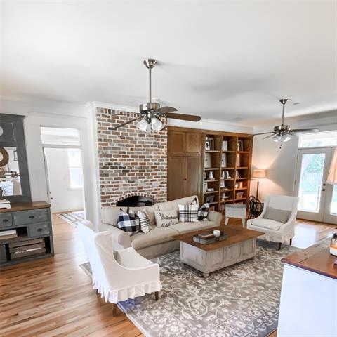 Building Photo - 581 Country Club Rd