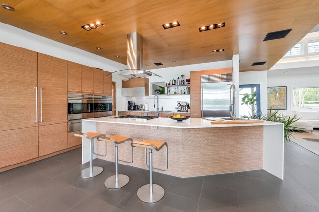 Building Photo - 54 Bay View Dr E