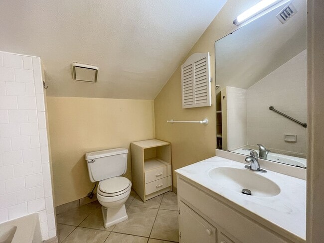 Building Photo - Charming Condo in Historic San Marco with River Views