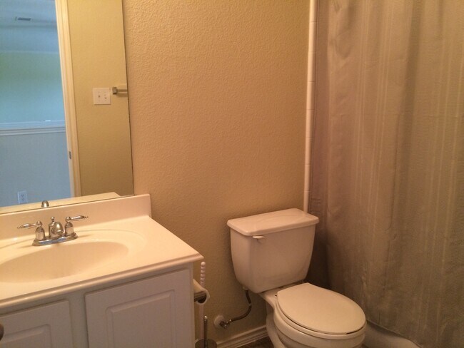 Building Photo - 3604 Sandy Brook Dr