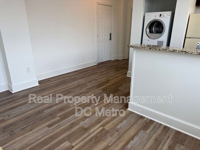 Building Photo - 815 Maryland Ave NE