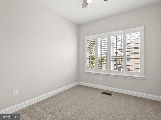 Building Photo - 5803 Lois Ln