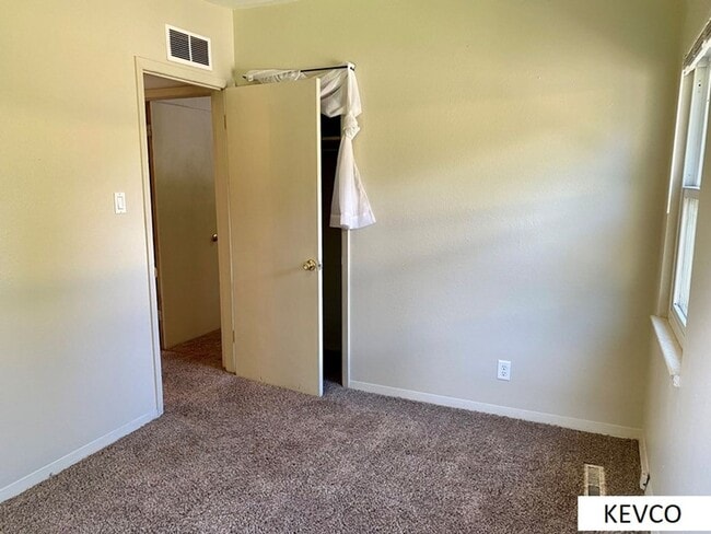 Building Photo - House Just One Block from CSU!