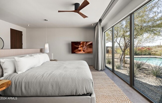 Building Photo - 15212 N Sandy Blf Rd