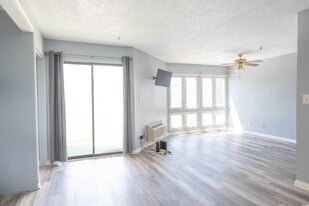 Building Photo - 1100 Possum Trot Rd