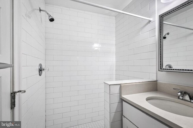 Building Photo - 108 S Conkling St