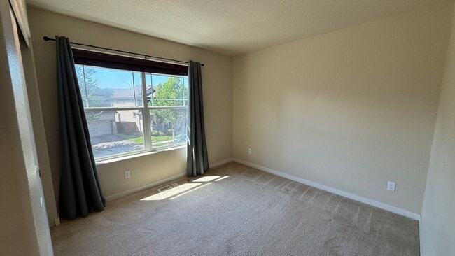 Building Photo - Beautiful 4-Bedroom Home for Lease in the ...