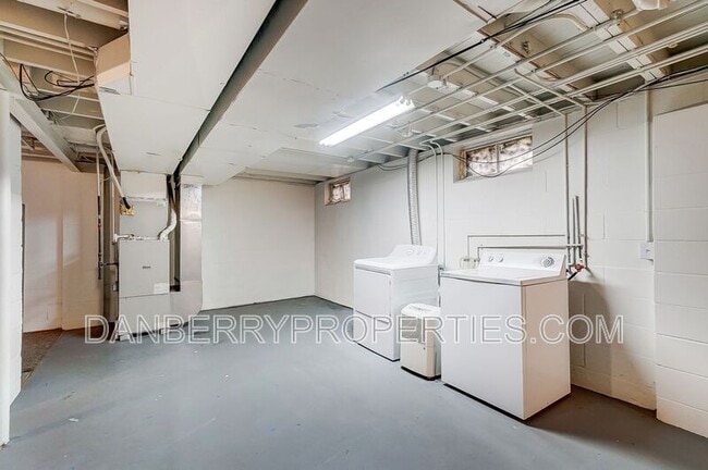 Building Photo - 347 Darrow Ave