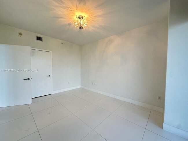 Building Photo - 16385 Biscayne Blvd